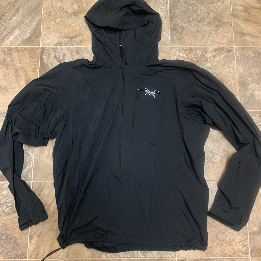 Arc’teryx Squamish windbreaker half-zip